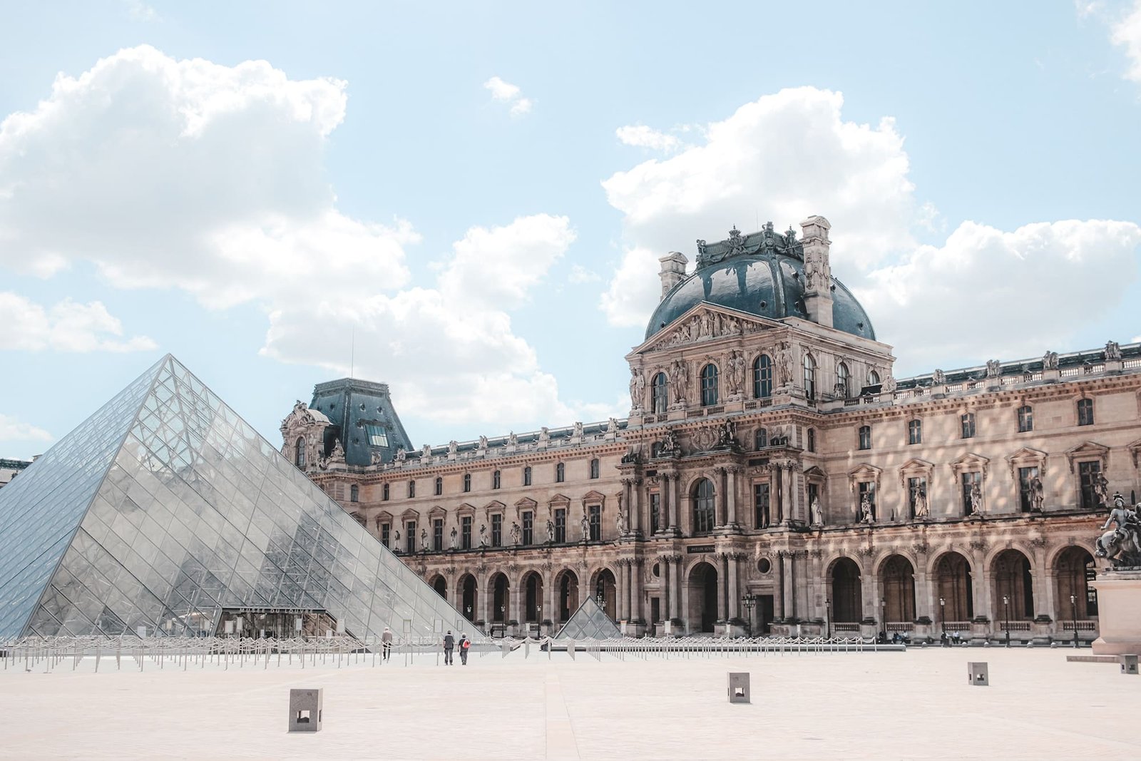 Private Shuttle, votre VTC haut de gamme en Île-de-France pour visiter Paris en taxi privé